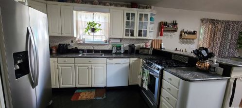 56 3rd St, North Lindenhurst, NY 11757-1323