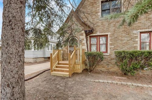 202 72, Milwaukee WI 53213-1828 exterior