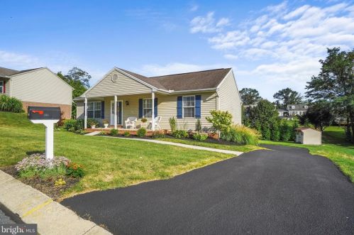405 Linden Ave, Red Lion, PA 17356-8851