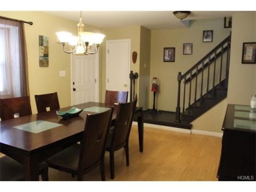 422 Rakov Rd, Maybrook, NY 12543-1156