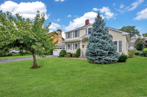 45 Ward St, Westbury NY  11590-2929 exterior