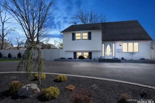 287 Hoffman Ave, North Lindenhurst, NY 11757-5041