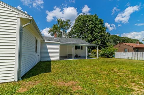 23 Mcintosh Ave, Uncasville CT  06382-2227 exterior