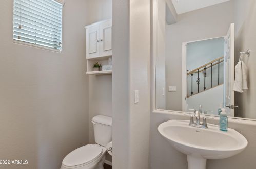 3272 Meadowview Dr, Gilbert AZ 85298-4001 exterior