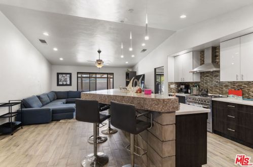 67425 Medano Rd, Cathedral City CA  92234-3442 exterior