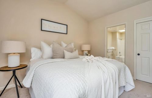 41 Fountain Grove Cir, Fairfield CA  94558-2483 exterior