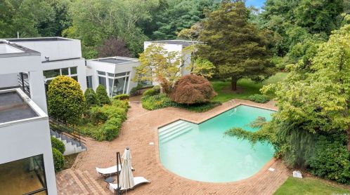 15 Wenwood Dr, Muttontown NY  11545-3129 exterior