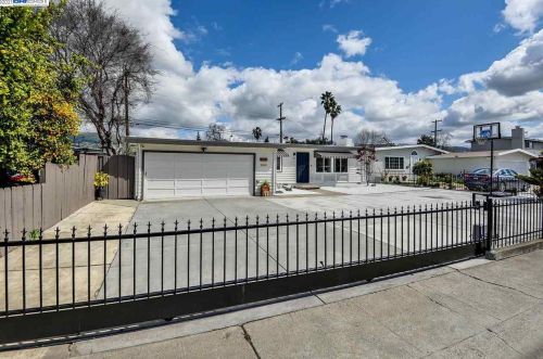10200 Kenilworth Way, San Jose, CA 95127-3723