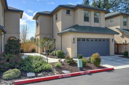 2142 Tienda Dr, Lodi, CA 95242-3908