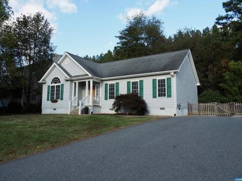 775 Jefferson Dr, Bybee, VA 22963-3216