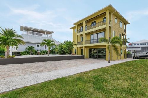 2292 Cherimoya Ln, Saint James City, FL 33956-2021