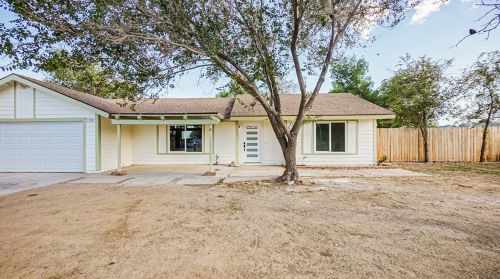 11501 Low Chaparral Dr, Victorville CA  92392-9566 exterior