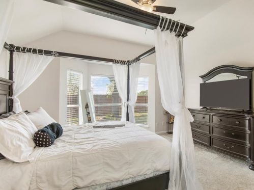 5064 San Jacinto Dr, Fort Worth TX 76137-5537 exterior