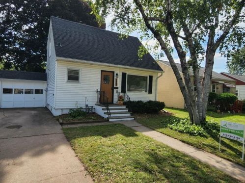 1209 Norwood Ave, Green Bay, WI 54304-2656