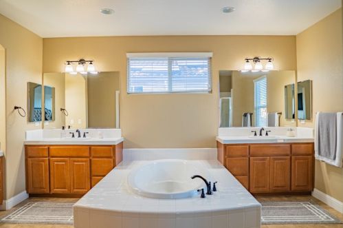 16834 Train Station Ct, Lathrop CA  95330-8638 exterior