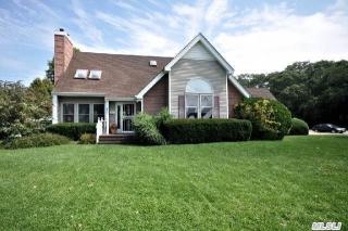 719 Sylvan Ave, Bay Port, NY 11705-1541