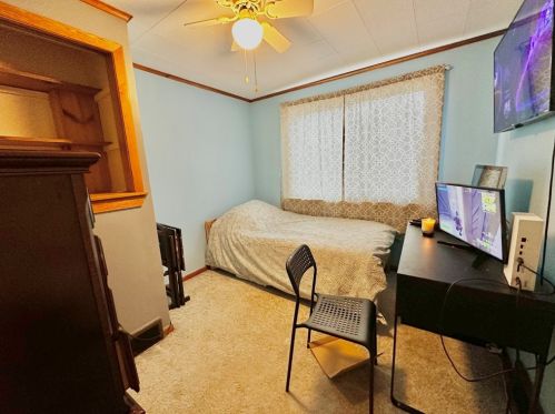 1069 Old Youngstown Rd, New Castle PA  16101-8731 exterior