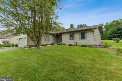 20 Magnolia Ln, Hanover, PA 17331-9106