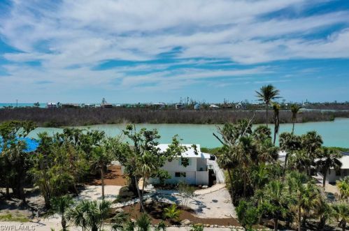 2629 Coconut Dr, Sanibel FL  33957-2005 exterior
