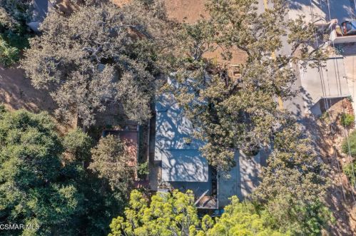 1268 Black Canyon Rd, Simi Valley CA 93063-4609 exterior