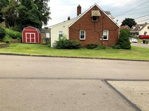 2898 Economy St, Ambridge, PA 15003-1433