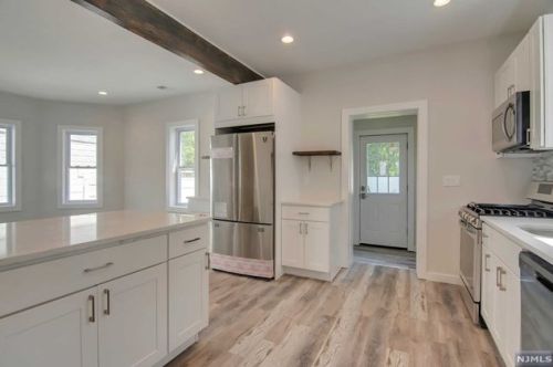 29 Niagara St, Dumont NJ  07628-3405 exterior