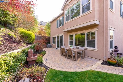 3551 Pinot Noir Ct, Pleasanton CA  94568-2556 exterior