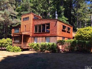 44560 Woodstock Dr, Mendocino CA  95460-8731 exterior