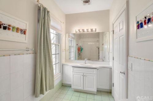 2 Winchester Dr, East Brunswick NJ  08816-3385 exterior