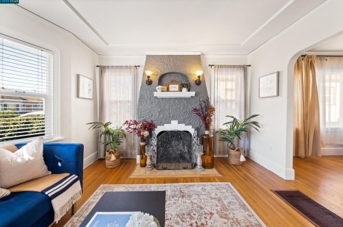 7426 Holly St, Oakland CA  94621-2834 exterior