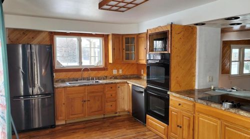 4494 Bradley Rd, Milwaukee, WI 53223-3712