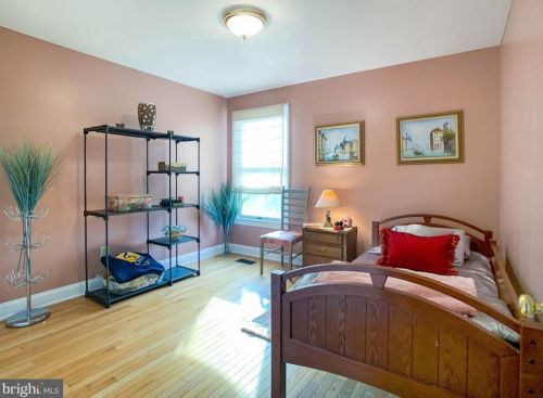 32 Sunrise Ct, Southampton PA 18966-1981 exterior