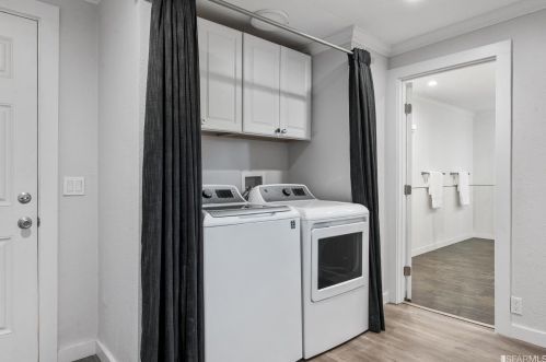 9411 Castlewood St, Oakland CA 94605-4415 exterior