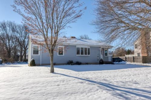 16 Deerfield Rd, Waterford, CT 06385-3302
