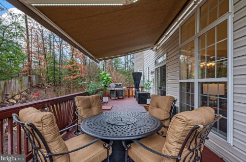 7226 Lyndam Hill Cir, Lorton VA  22079-4509 exterior