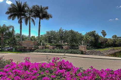 5076 Post Oak Ln, Naples FL  34105-4526 exterior