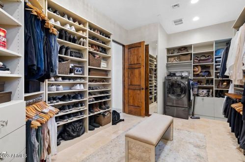 8038 38th Pl, Phoenix AZ  85042-9621 exterior