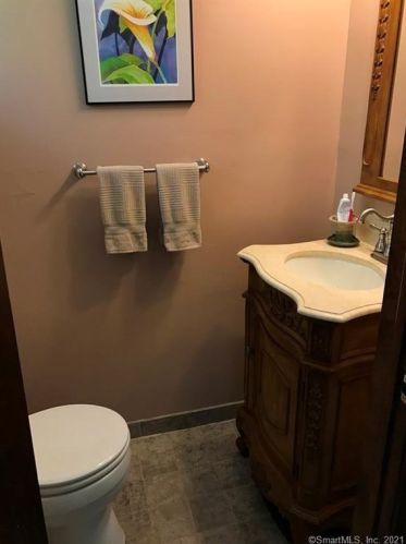 131 Pollys Ln, Uncasville CT  06382-1436 exterior