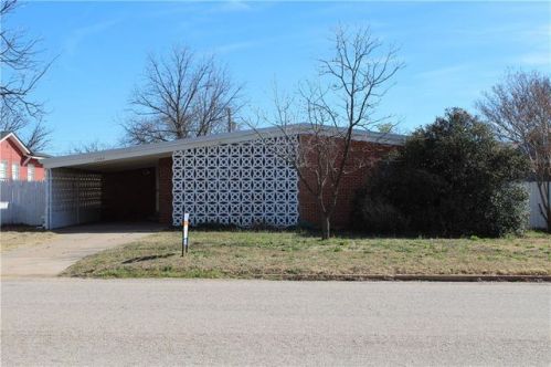 1204 Ave L, Haskell TX  79521-4445 exterior