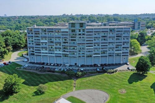 1160 Bower Hill Rd, Pittsburgh PA  15243-1350 exterior