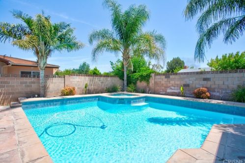 28108 Oaklar Dr, Santa Clarita, CA 91350-1842