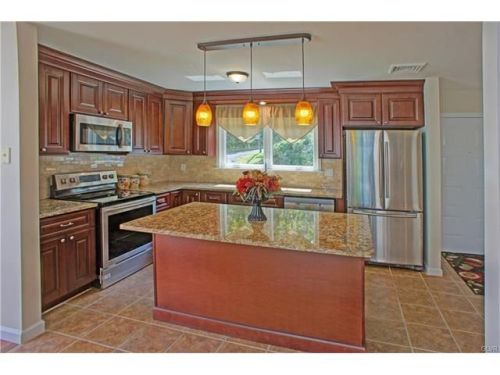 301 Overlook Way, Tannersville, PA 18372-7976