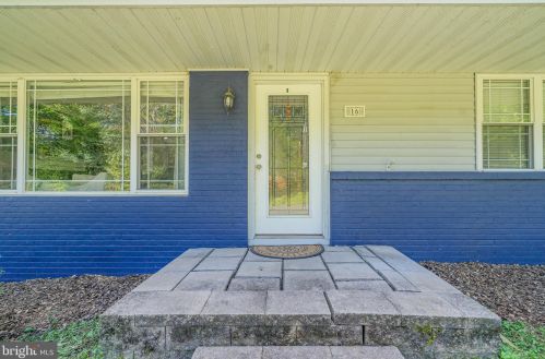 16 Bayberry Rd, Princeton NJ  08540-7417 exterior