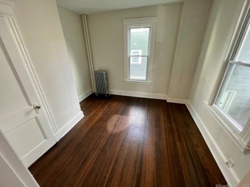 318 Pine St, Waterbury CT  06704-2931 exterior