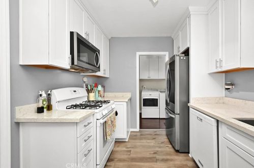 6654 Turnergrove Dr, Lakewood CA  90713-2752 exterior