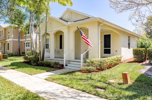 1279 Hometown Dr, Vero Beach, FL 32966-1243