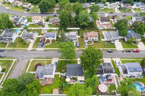 10 Calvin Ct, Old Bridge NJ  08857-2147 exterior