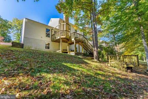 11831 Parliament Dr, Woodbridge VA  22192-1006 exterior