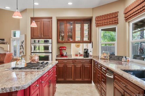 732 Buckingham Dr, Redlands CA  92374-6421 exterior