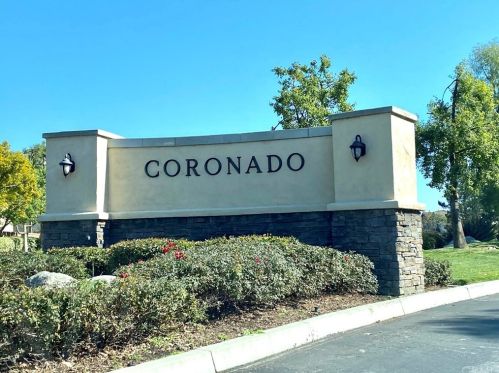 11419 Spring Oaks Ln, Riverside, CA 92505-5104